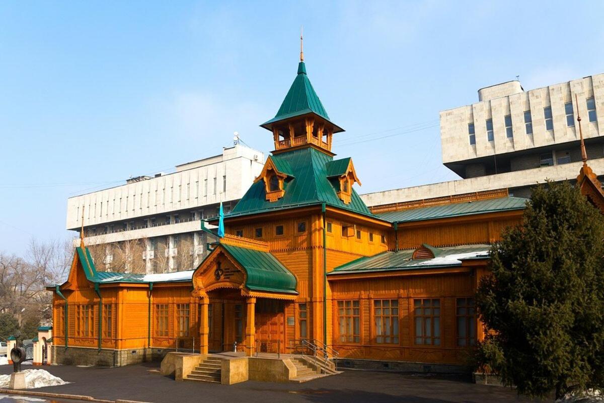 Nadezhda Apartment On Nauryzbay Batyra 37/1 Almaty Luaran gambar