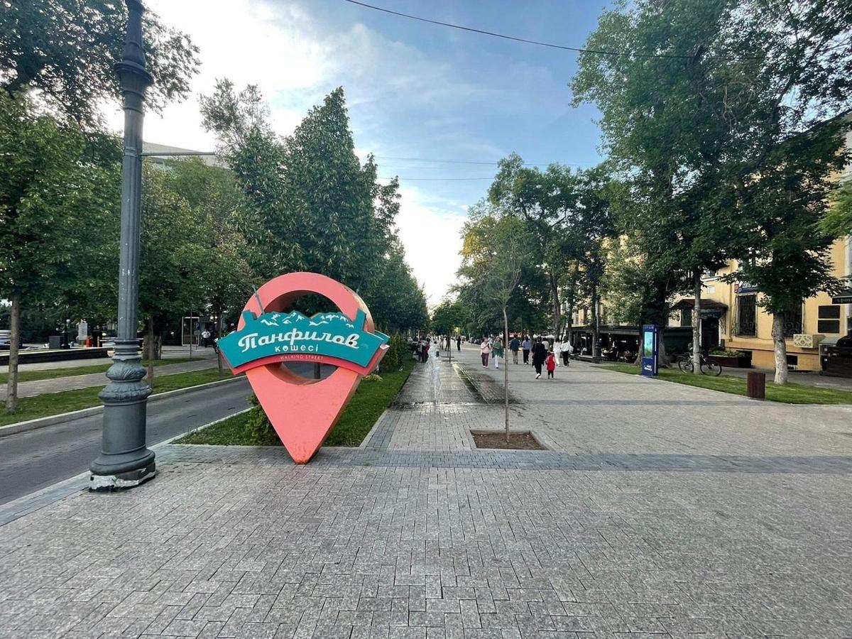 Nadezhda Apartment On Nauryzbay Batyra 37/1 Almaty Luaran gambar